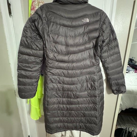 The North Face Women's Charcoal LONG Puffer Jacket (packable) Med - Picture 1 of 10